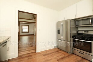 1113 Douglas Ave in Des Moines, IA - Building Photo