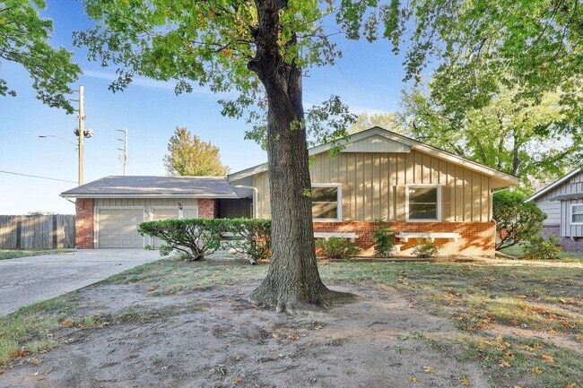 8002 E Morningside St in Wichita, KS - Building Photo - Building Photo