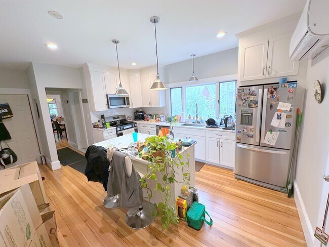 2 Drummond Pl, Unit 2