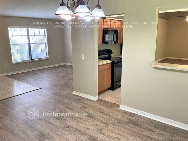 2174 E Gloria Dr in Deltona, FL - Foto de edificio - Building Photo