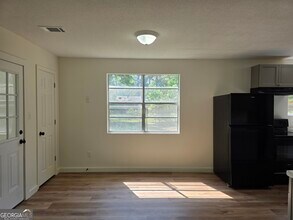 309 E 3rd St in Springfield, GA - Building Photo - Building Photo