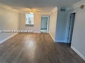 3571 Inverrary Dr in Lauderhill, FL - Building Photo