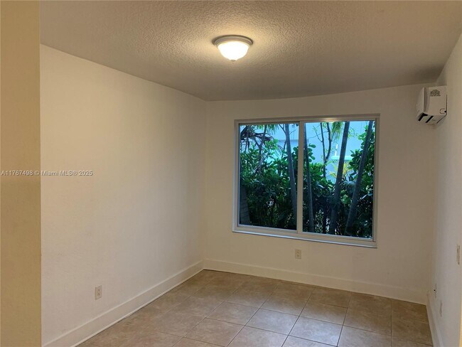 712 SW 56th Ave in Coral Gables, FL - Building Photo - Building Photo