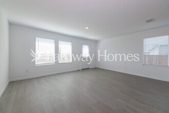 11316 Rodeo Dr in Providence Village, TX - Foto de edificio - Building Photo