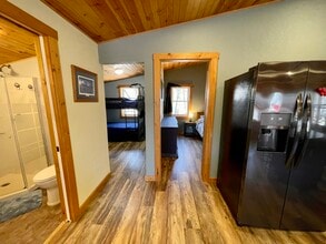2154 Twin Springs Rd, Unit Twin Springs Apartment in Decorah, IA - Building Photo - Building Photo