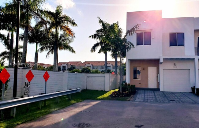 7210 NW 103rd Path-Unit -7210 in Doral, FL - Building Photo - Building Photo