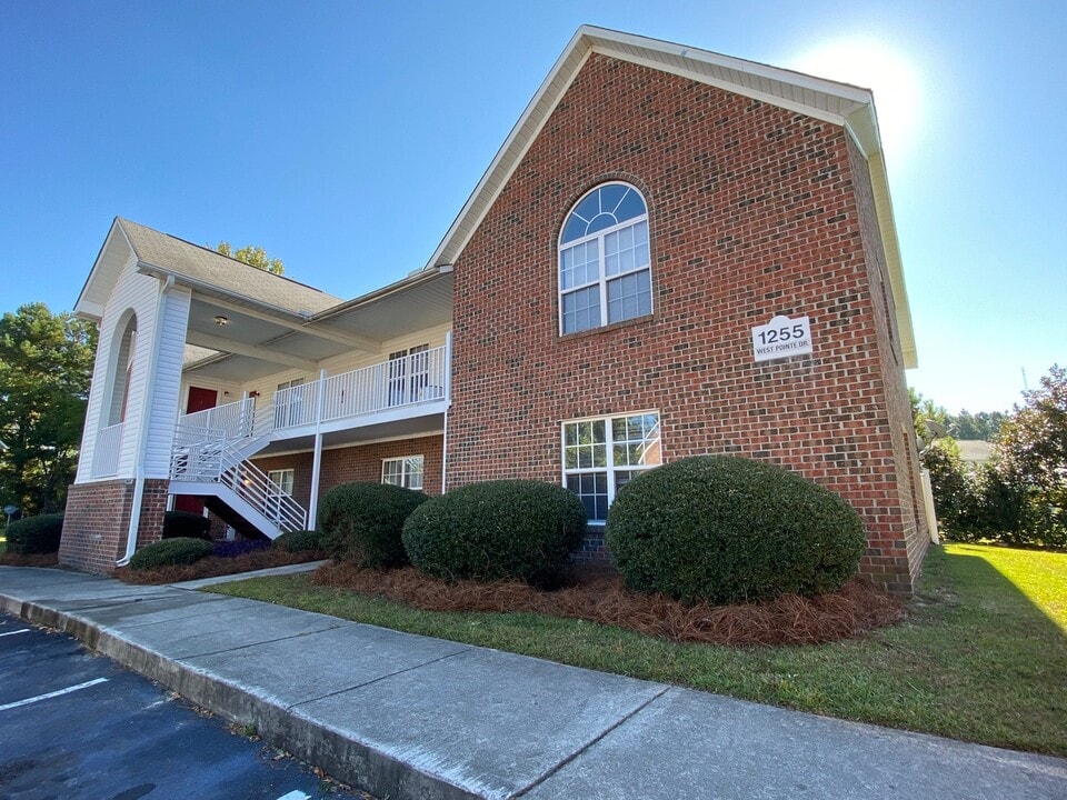 Stanton Pointe Apartments in Greenville, NC - Building Photo