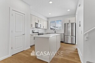 8127-8228 228 St NW in Edmonton, AB - Building Photo