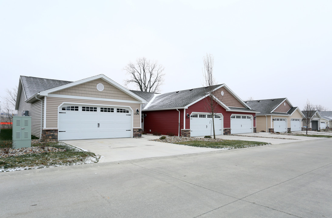 Redwood Valley City in Valley City, OH - Building Photo