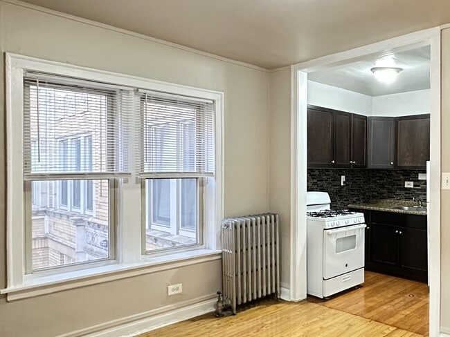 4265 W Addison St in Chicago, IL - Building Photo - Building Photo