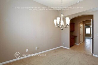 8168 Lone Boulder St in Las Vegas, NV - Foto de edificio - Building Photo