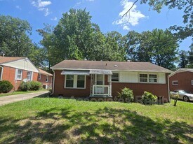 1605 Pichard St in Greensboro, NC - Building Photo