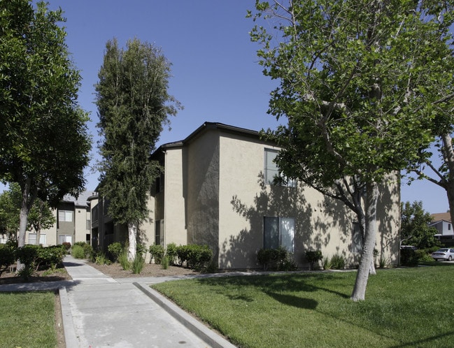 Whispering Oaks in San Marcos, CA - Foto de edificio - Building Photo