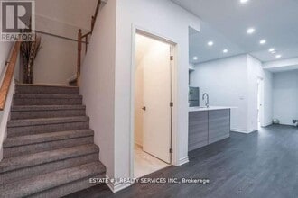 7 Falaise Rd in Toronto, ON - Building Photo - Building Photo