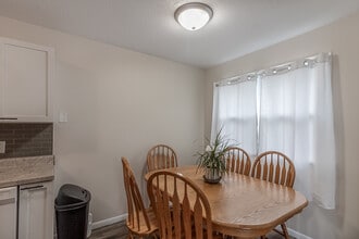 2219 Marwood Dr, Unit 3 in Mankato, MN - Building Photo - Building Photo