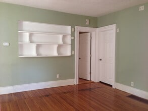 16 Day Ave, Unit Apt A in Westfield, MA - Building Photo - Building Photo