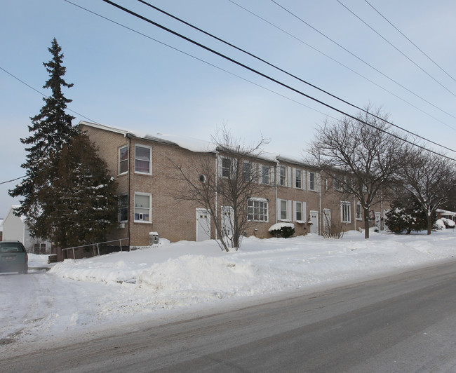 147 Campus Dr in Cobleskill, NY - Foto de edificio - Building Photo