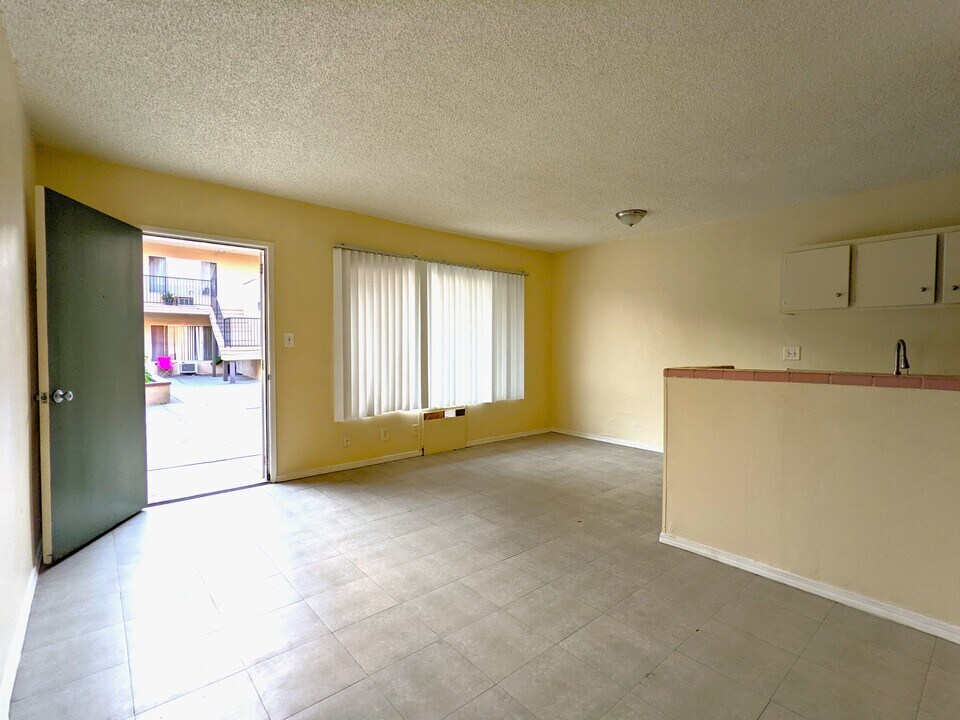 1812 W Sumac Ln in Anaheim, CA - Building Photo