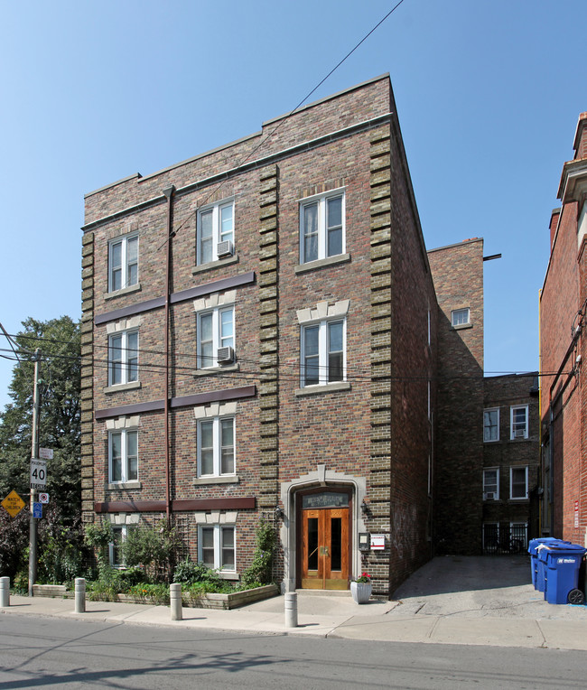 2163 Queen St E in Toronto, ON - Building Photo - Building Photo