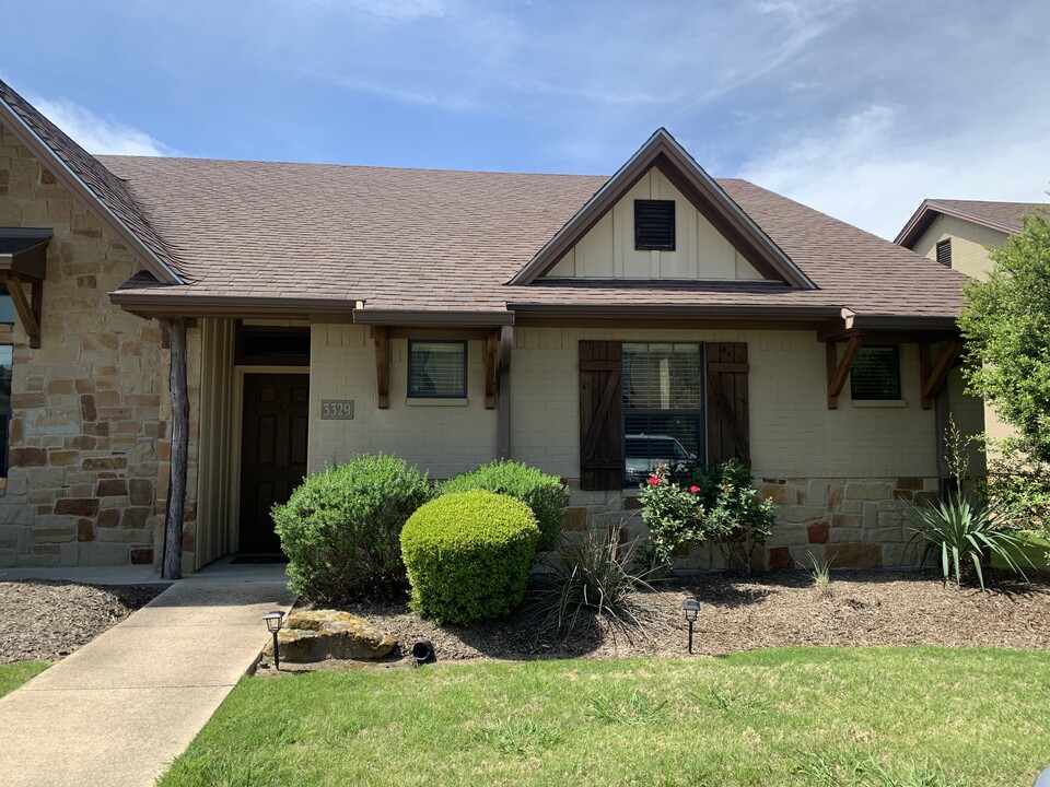 3329 Lieutenant Ave in College Station, TX - Building Photo