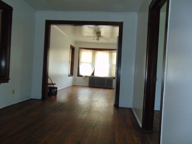 7035 S Ashland Ave, Unit 1 in Chicago, IL - Foto de edificio - Building Photo