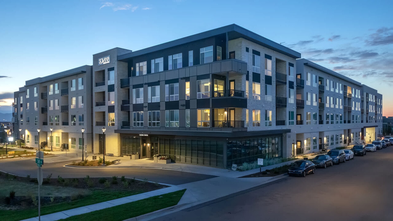 Solana Beeler Park in Denver, CO - Foto de edificio