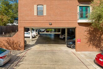 Windtree Condos in Austin, TX - Building Photo - Building Photo