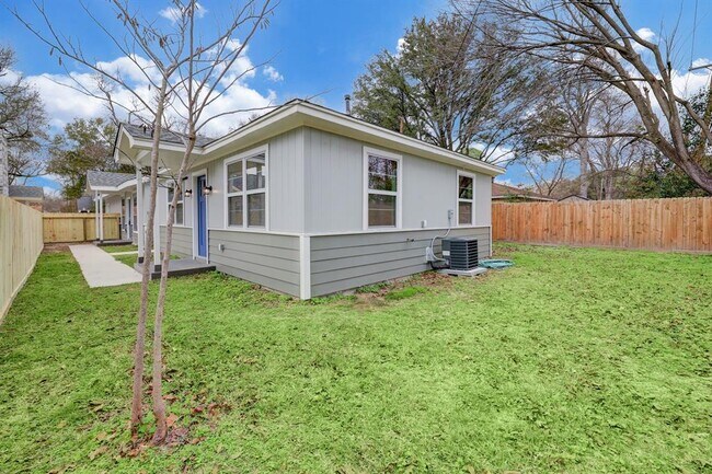 4014 Tilson Ln-Unit -B in Houston, TX - Building Photo - Building Photo