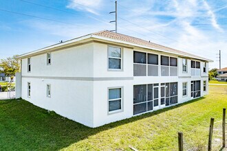 Santa Barbara Commons in Cape Coral, FL - Foto de edificio - Building Photo