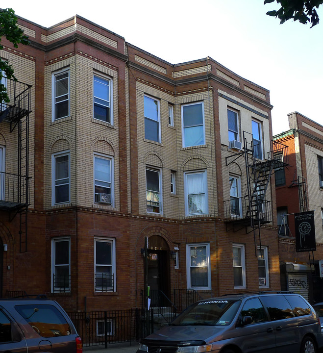 41-29 53rd St in Flushing, NY - Building Photo