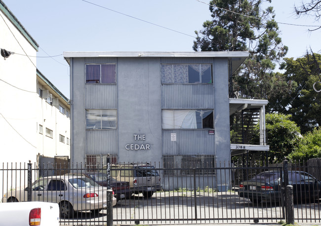 The Cedar Apartments in Oakland, CA - Foto de edificio - Building Photo