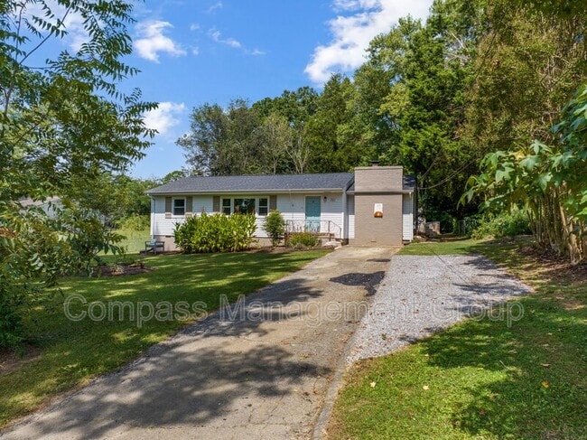 321 Sarvis Dr in Knoxville, TN - Foto de edificio - Building Photo
