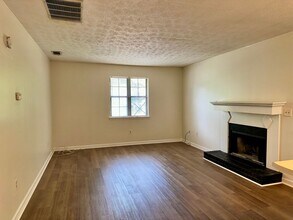5870 Sheldon Ct in Atlanta, GA - Building Photo - Building Photo
