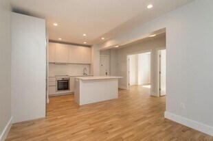 136 Highland Ave, Unit 15 in Somerville, MA - Building Photo