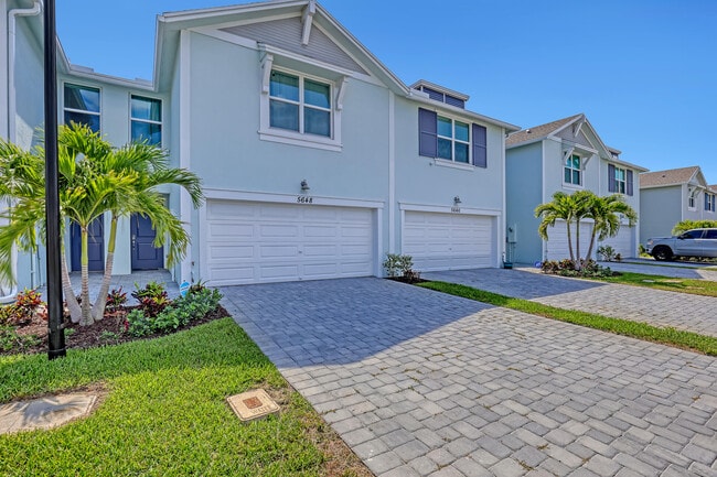 property at 5648 SE Edgewater Cir