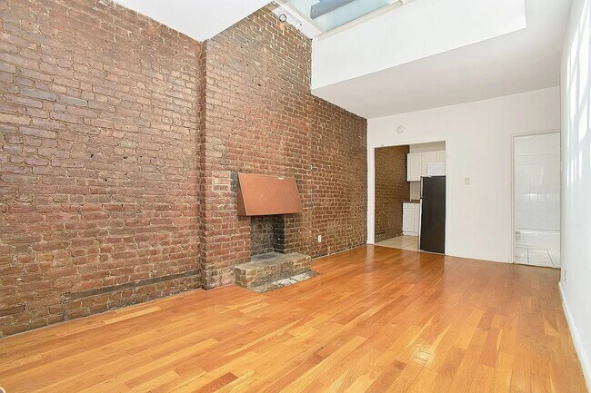 106 E 30th St in New York, NY - Building Photo - Building Photo
