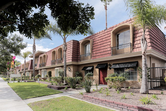 Arrowhead Apartments in Stanton, CA - Building Photo - Building Photo