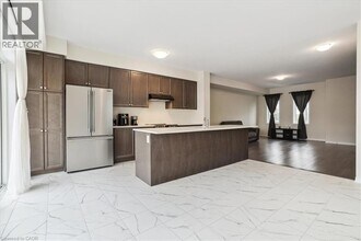 16 Utter Pl in Hamilton, ON - Building Photo - Building Photo