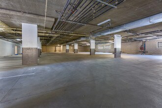 11828 Runnymede St in North Hollywood, CA - Foto de edificio - Building Photo