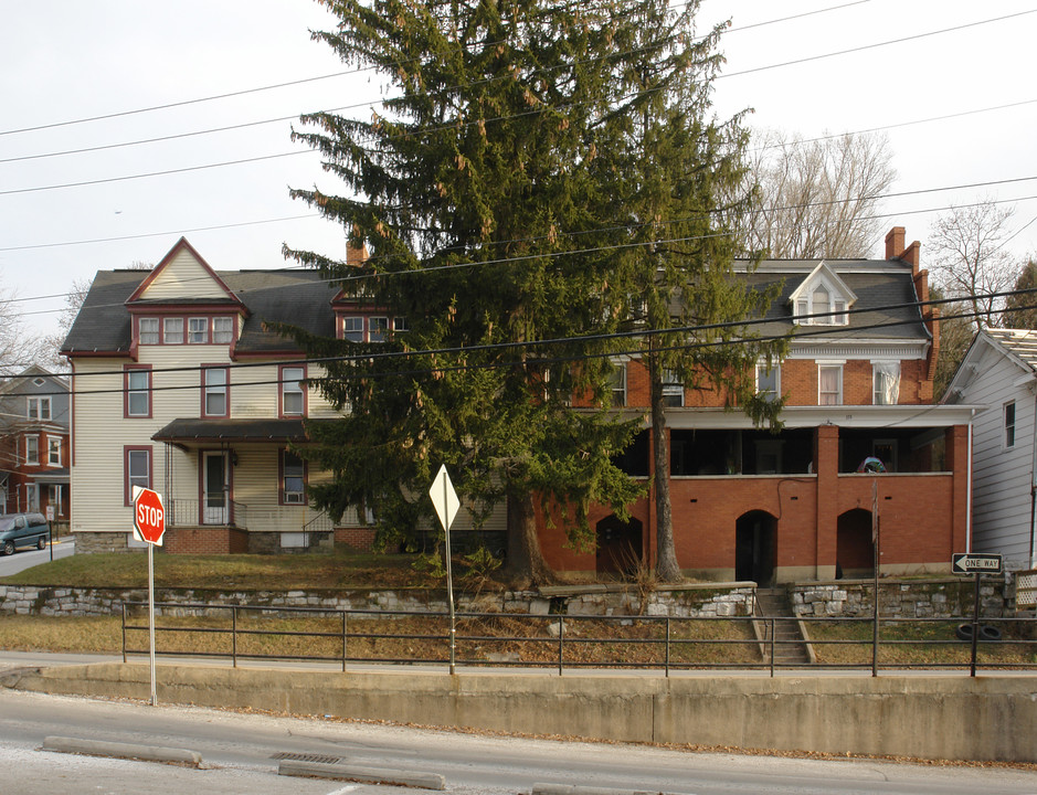 328 Pine St in Bellefonte, PA - Building Photo