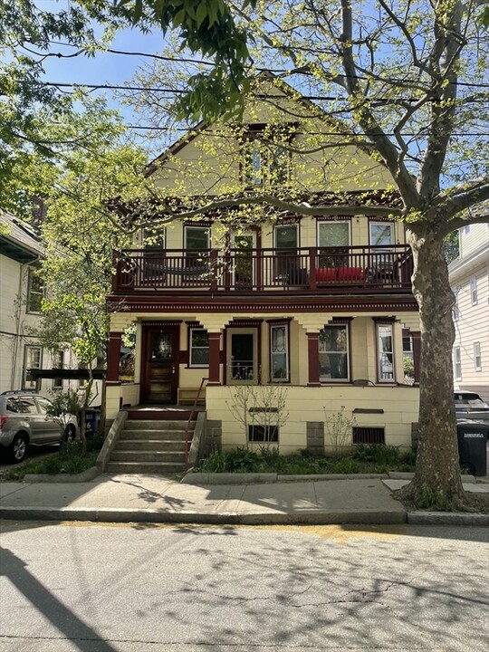 20 Burnham St in Somerville, MA - Building Photo