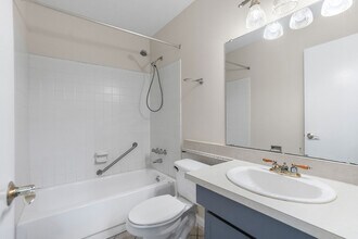 2078 Loma Linda Way N in Clearwater, FL - Building Photo - Building Photo