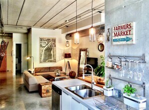 425 N Andrews Ave-Unit -203 in Fort Lauderdale, FL - Foto de edificio - Building Photo