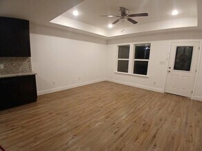 729 Oak Landing Cir in Kemp, TX - Building Photo - Building Photo