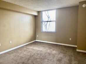 1301 Speer Blvd, Unit 208 in Denver, CO - Foto de edificio - Building Photo