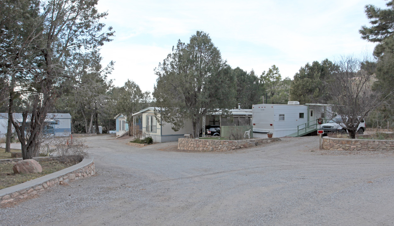 Riviera De Sandia Mobile Home Park in Cedar Crest, NM - Foto de edificio