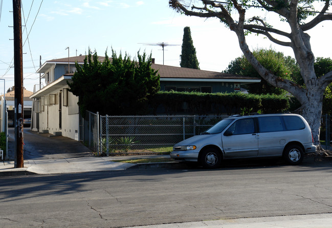 809 Victor Ave in Inglewood, CA - Building Photo - Building Photo