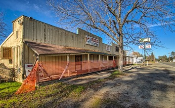 5392 Happy Valley Rd in Anderson, CA - Foto de edificio - Building Photo