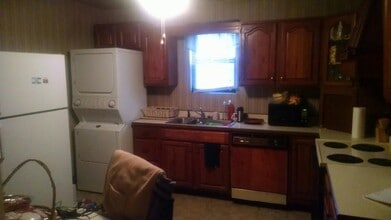 20 Lawn Ave, Unit A in Uniontown, PA - Foto de edificio - Building Photo
