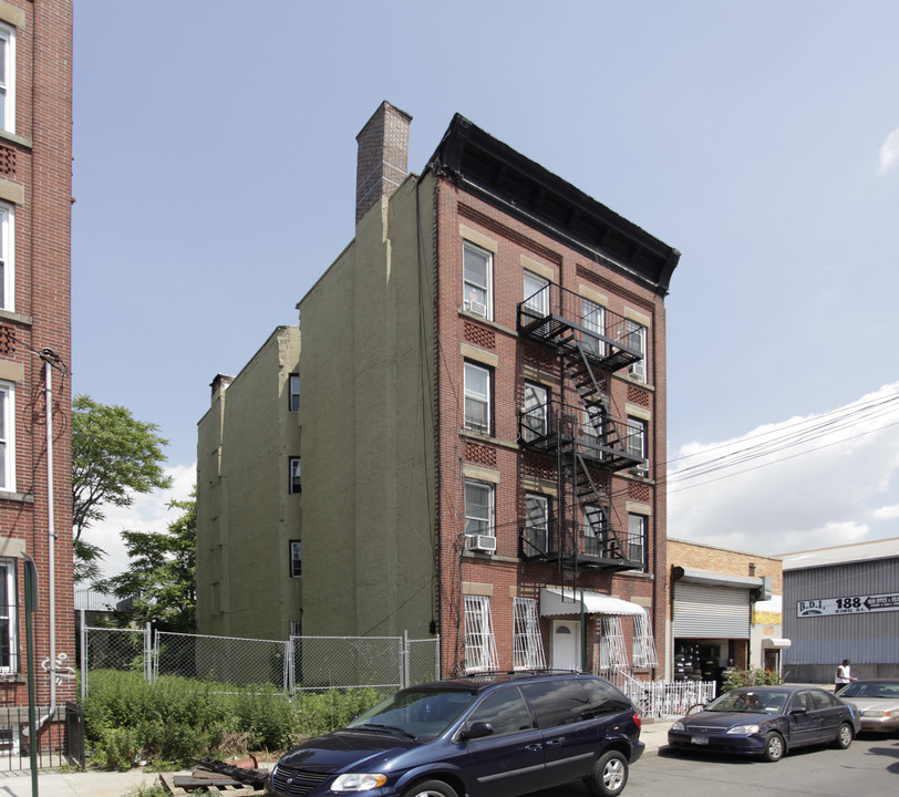 144 Conover St in Brooklyn, NY - Building Photo